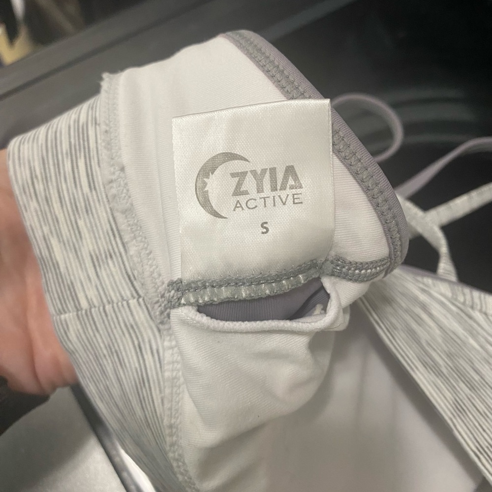 ZYIA Luxe Strappy Bra - Picture 3 of 4